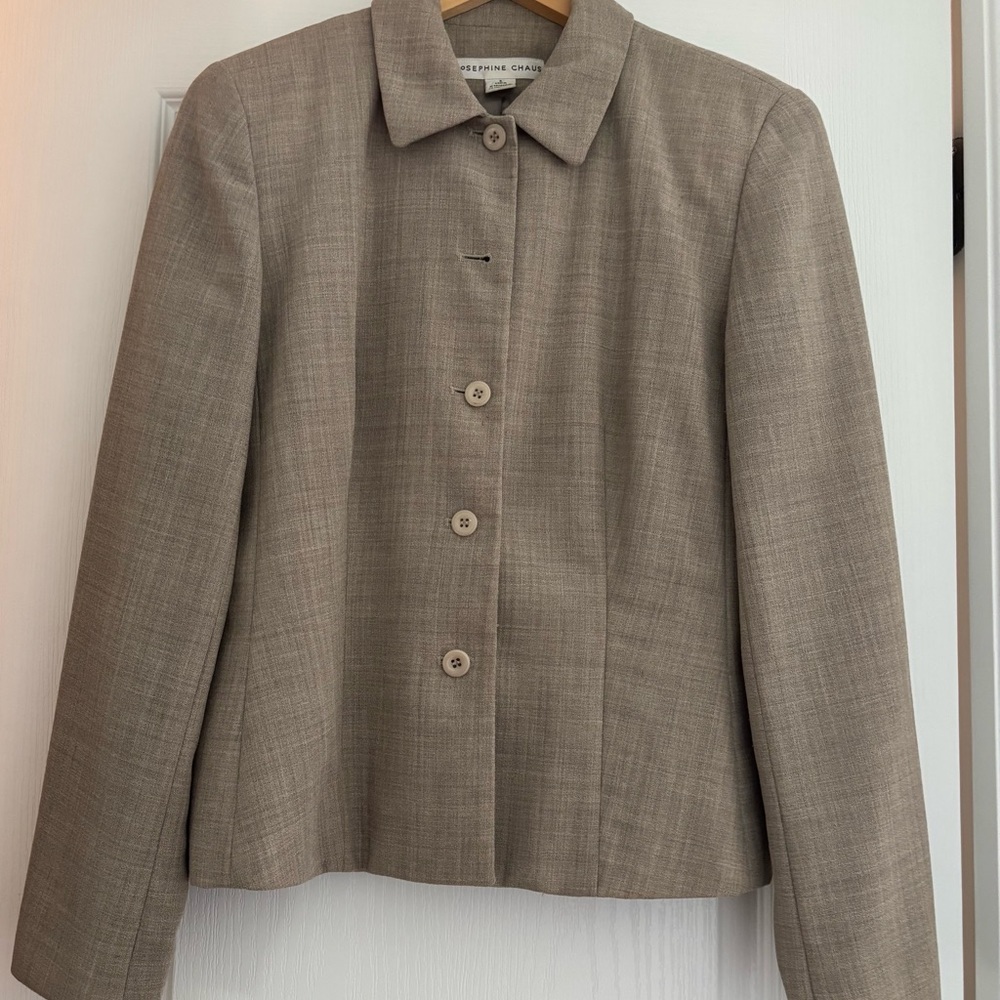 Women's Beige skirt and jacket